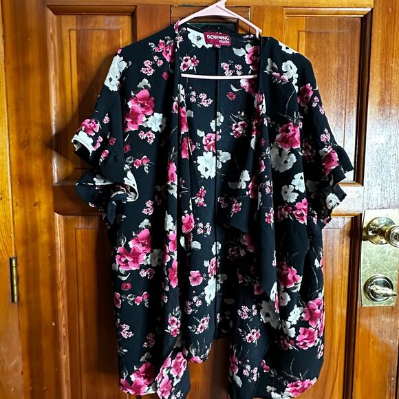 Downing Studio 2X Black and Floral Kimono - Picture 5 of 5